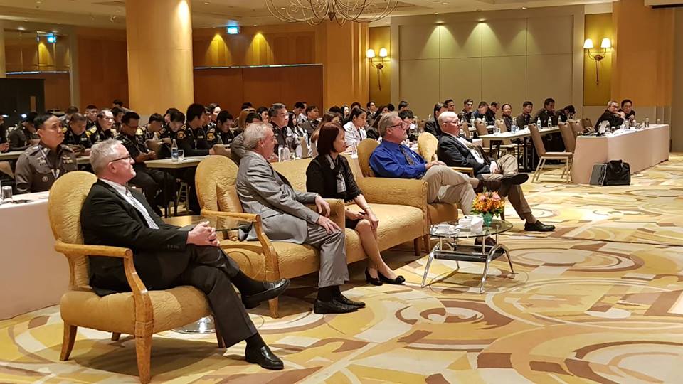 ผู้ร่วมงานสัมมนาเชิงปฏิบัติการ เรื่อง หมายเลข ๙๑๑ สำหรับสถานการณ์ฉุกเฉินและการเฝ้าระวังภัย