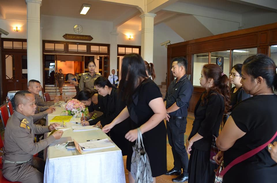 พร้อมใจร่วมกิจกรรมจิตอาสาประดิษฐ์ดอกไม้จันทน์พระราชทาน