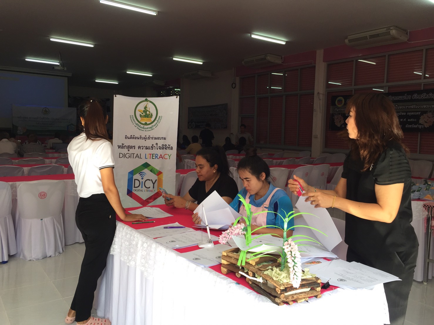 กิจกรรมพัฒนาศักยภาพคนพิการ ผู้ด้อยโอกาส และผู้สูงอายุด้วยเทคโนโลยีดิจิทัล (Digital Literacy) ศูนย์ ict ชุมชนเทศบาล ตำบลทา ปลาดุก อ.แม่ทา จ.ลำพูน