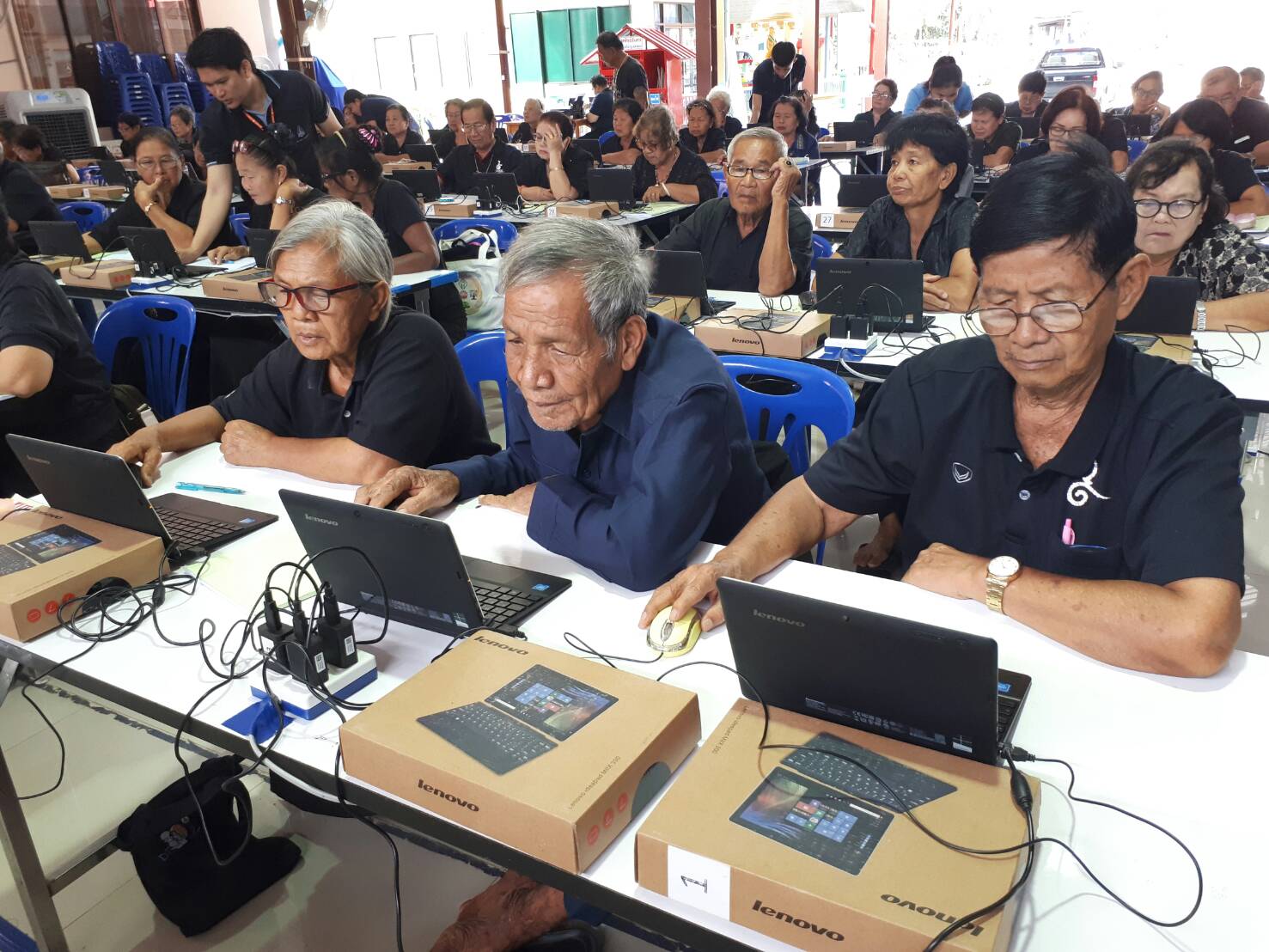 กิจกรรมพัฒนาศักยภาพคนพิการผู้ด้อยโอกาสและผู้สูงอายุด้วยเทคโนโลยีดิจิทัล ศูนย์ ict ชุมชนเพื่อพ่อหลวง กศน ตำบลวังเหนือ จ.ลำปาง