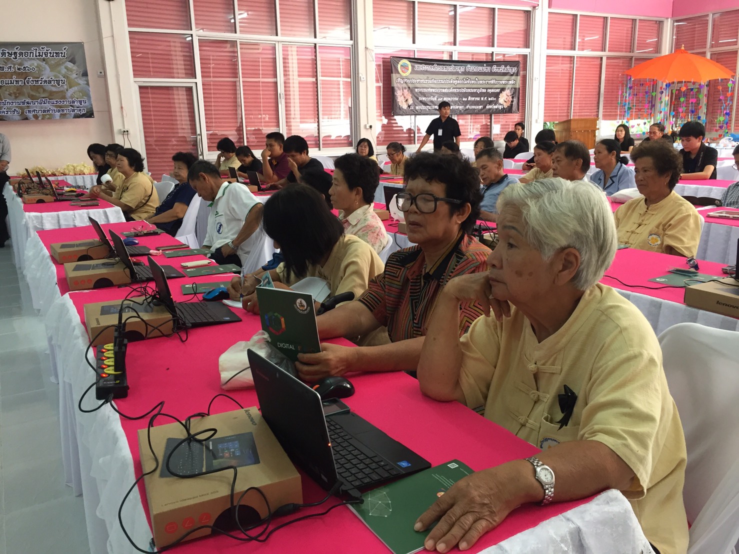 กิจกรรมพัฒนาศักยภาพคนพิการ ผู้ด้อยโอกาส และผู้สูงอายุด้วยเทคโนโลยีดิจิทัล (Digital Literacy) ศูนย์ ict ชุมชนเทศบาล ตำบลทา ปลาดุก อ.แม่ทา จ.ลำพูน