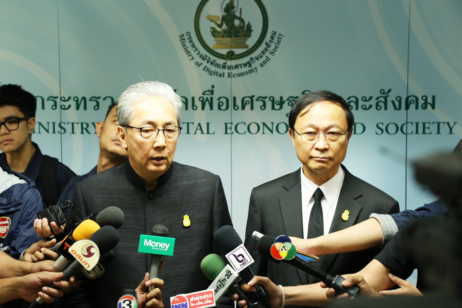 ดร.สมคิด จาตุศรีพิทักษ์ รองนายกรัฐมนตรี  ตรวจเยี่ยมและประชุมติดตามการดำเนินงานของกระทรวงดิจิทัลเพื่อเศรษฐกิจและสังคม