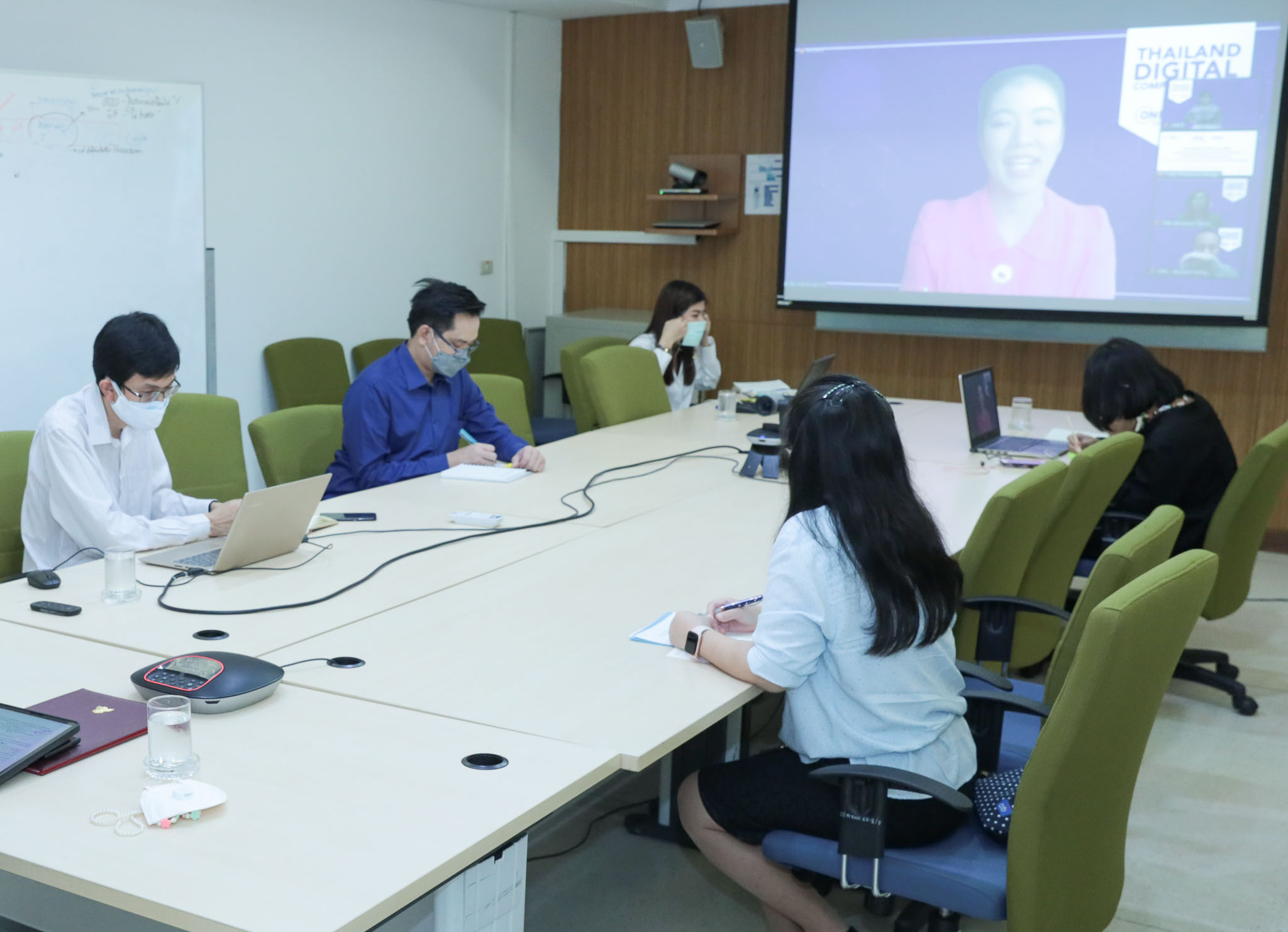 สดช.จัดประชุมเชิงปฏิบัติการเพื่อระดมความคิดเห็นในการจัดทำยุทธศาสตร์การพัฒนาศักยภาพและความสามารถในการแข่งขันด้านดิจิทัลของประเทศในระยะยาว (ผ่านระบบการประชุมผ่านสื่ออิเล็กทรอนิกส์ Zoom Meeting)