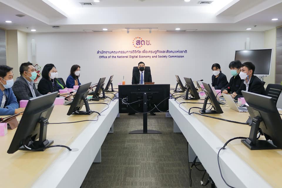 นายเอกพงษ์ หริ่มเจริญ รองเลขาธิการคณะกรรมการดิจิทัลเพื่อเศรษฐกิจและสังคมแห่งชาติ เป็นประธานกล่าวต้อนรับ นางสาวทิพวรรณ รังษีภโนดร รองปลัดองค์การบริหารส่วนจังหวัดเชียงใหม่ และคณะ