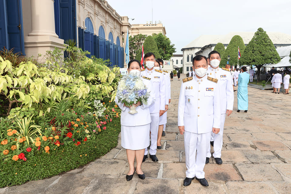 สดช. ร่วมน้อมถวายแจกันดอกไม้ และลงนามถวายพระพรชัยมงคล เนื่องในโอกาสมหามงคลเฉลิมพระชนมพรรษา 90 พรรษา สมเด็จพระนางเจ้าสิริกิติ์ พระบรมราชินีนาถ พระบรมราชชนนีพันปีหลวง