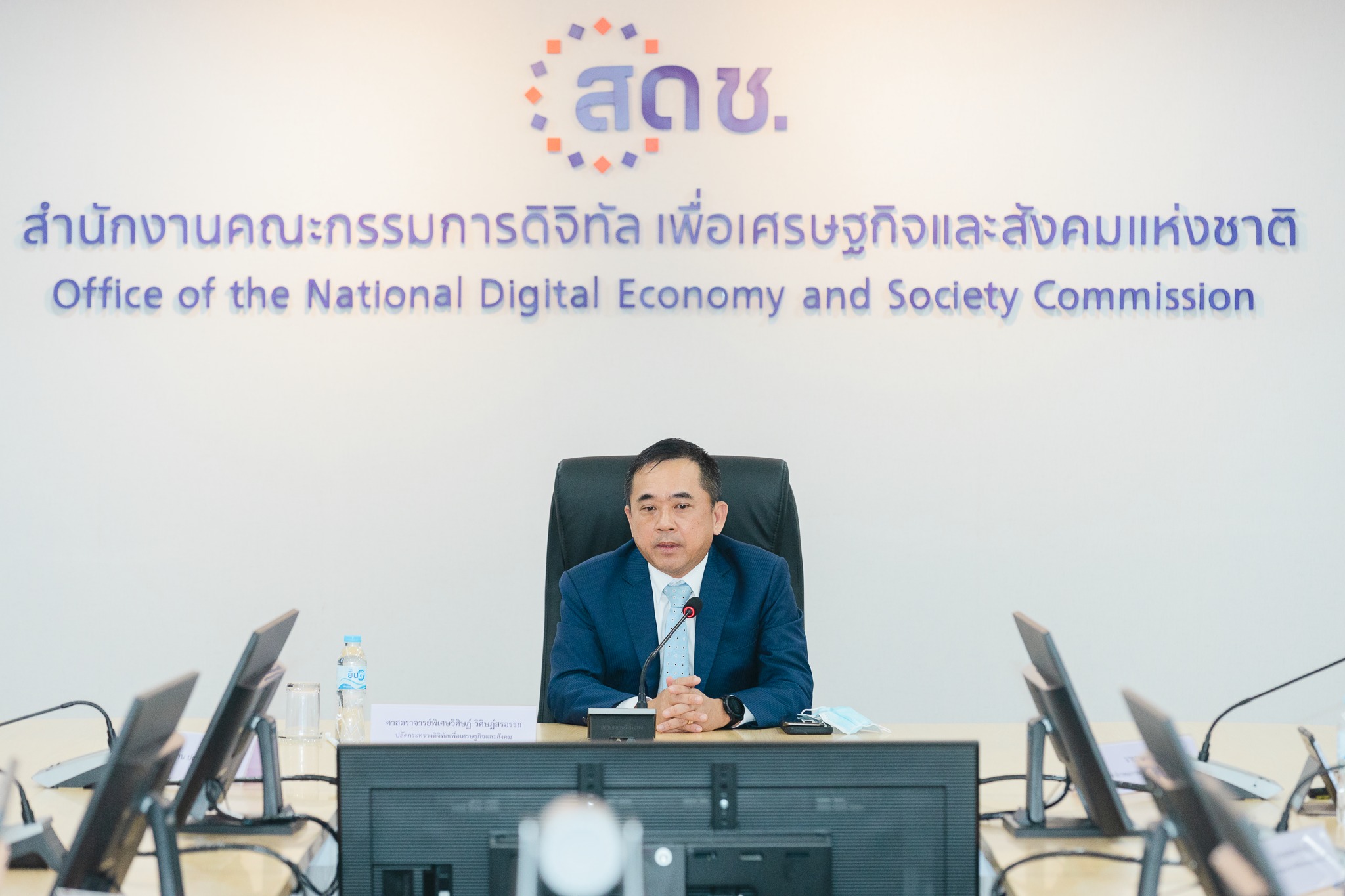 เลขาธิการ สดช. พร้อมด้วย รองเลขาธิการ สดช. ให้การต้อนรับ ปลัดกระทรวงดิจิทัลฯ ในโอกาสตรวจเยี่ยมและรับฟังภารกิจการดำเนินงานของ สดช.