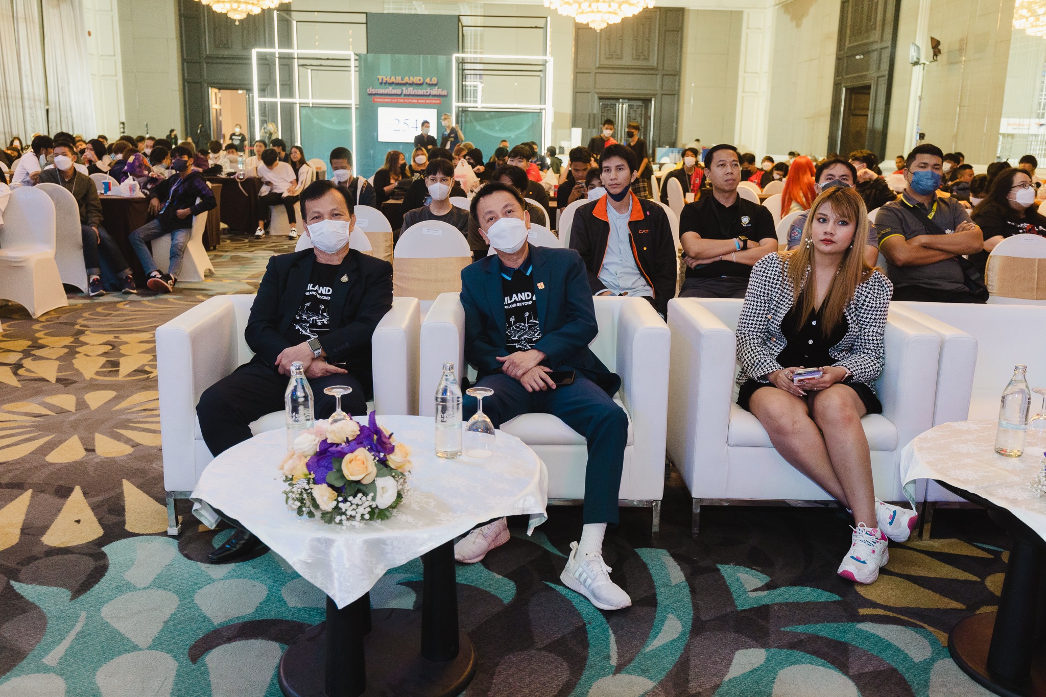 เลขาธิการ สดช. ให้เกียรติมอบรางวัล การแข่งขันอีสปอร์ตรายการ "ROV FREE FIGHT BY MDES" ภายในงาน “Thailand 4.0 ประเทศไทยไปไกลกว่าที่คิด”