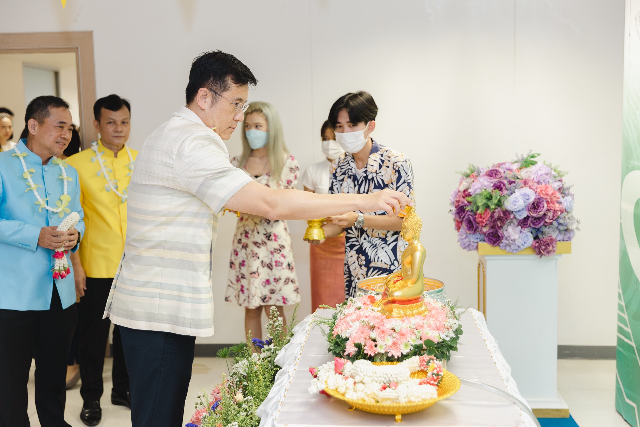 เลขาธิการ สดช. ร่วมพิธีรดน้ำขอพร เนื่องในโอกาสวันสงกรานต์ ประจำปี 2566