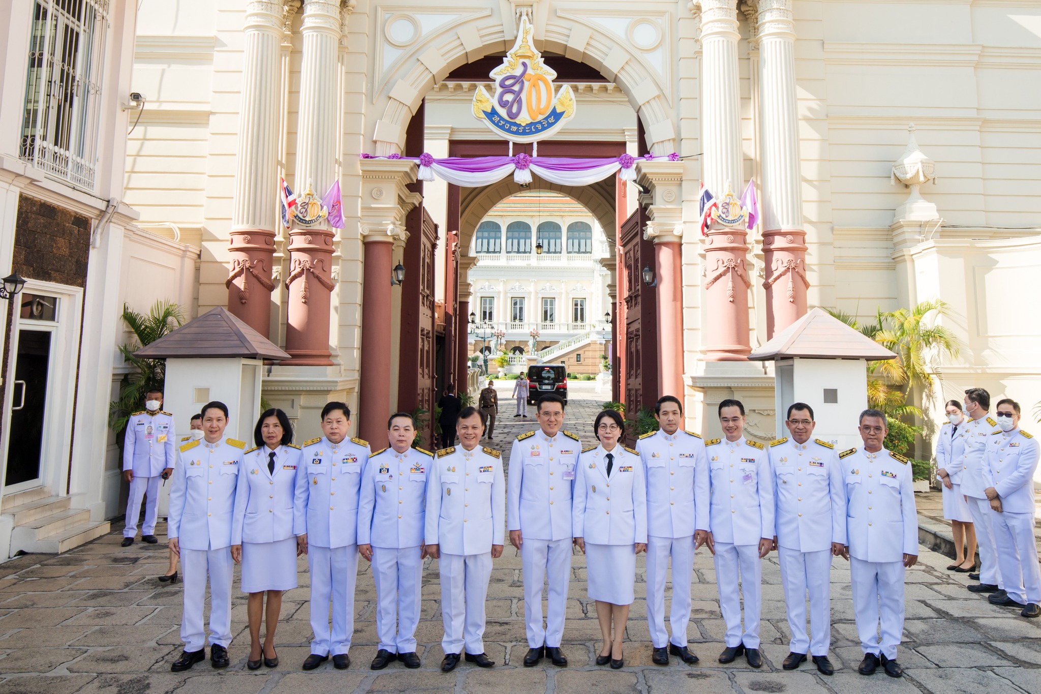 เลขาธิการ สดช. ร่วมน้อมถวายแจกันดอกไม้ และลงนามถวายพระพร เนื่องในโอกาสวันเฉลิมพระชนมพรรษา สมเด็จพระนางเจ้าสุทิดา พัชรสุธาพิมลลักษณ พระบรมราชินี