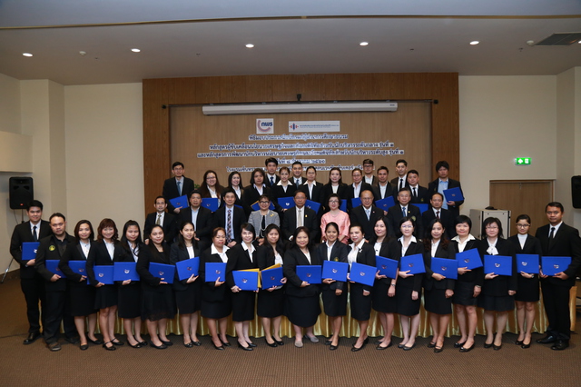 พิธีมอบประกาศนียบัตรแก่ผู้ผ่านการอบรม หลักสูตรผู้ขับเคลื่อนเศรษฐกิจและสังคมดิจิทัล สำหรับนักบริหารระดับกลาง และหลักสูตรพัฒนานักบริหารนโยบายเศรษฐกิจและสังคมดิจิทัล สำหรับนักบริหารระดับสูง รุ่นที่ 1