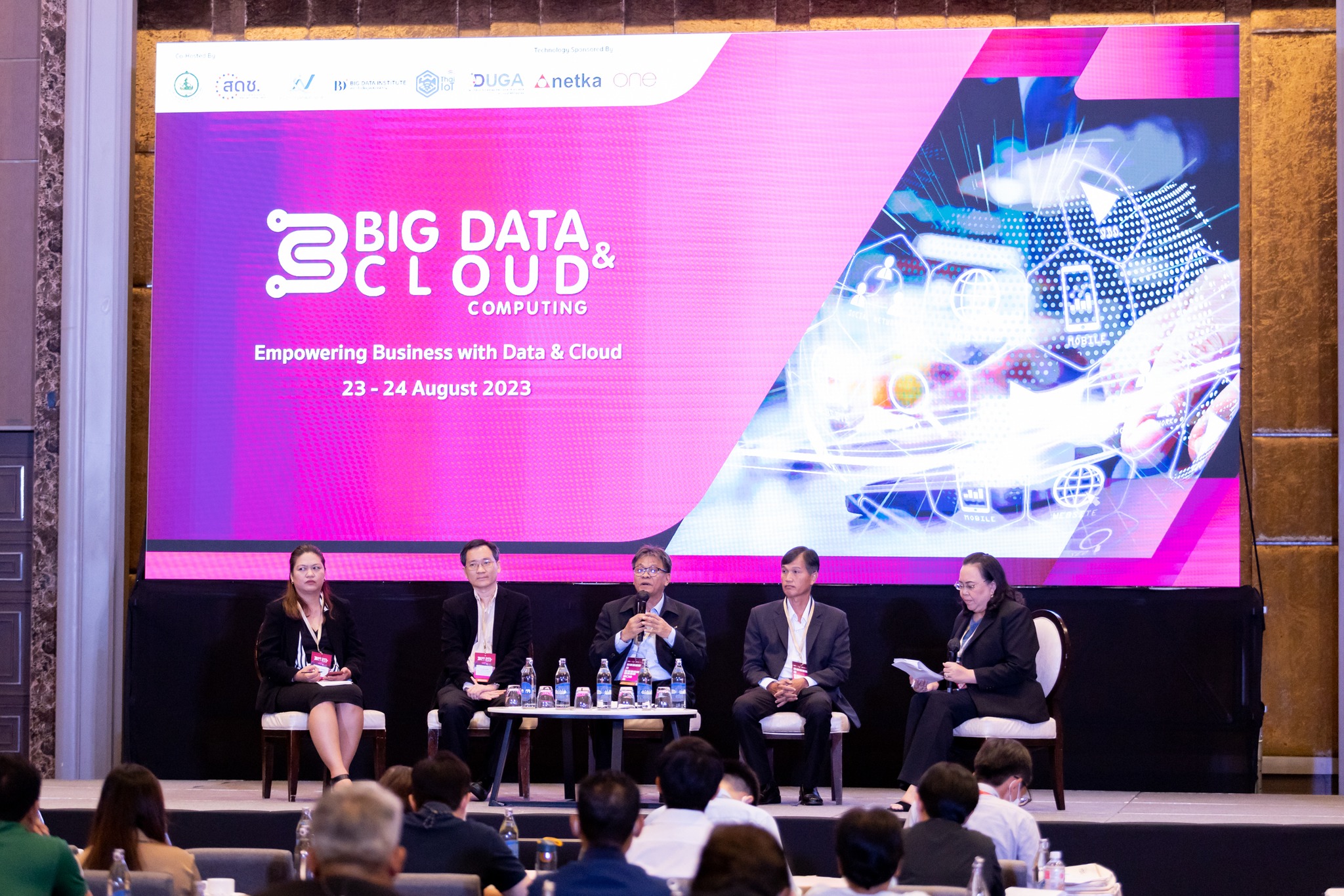 รองเลขาธิการ สดช. ร่วมเสวนาในงาน Big Data & Cloud Computing ครั้งที่ 5 