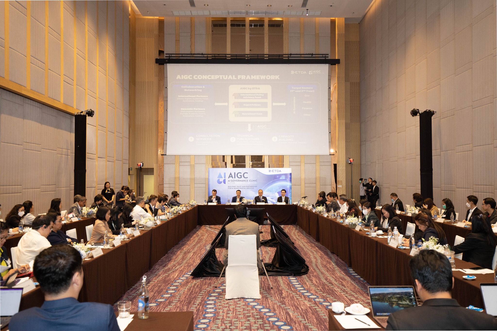 รองเลขาธิการ สดช. เข้าร่วมการประชุมโต๊ะกลม (Roundtable discussion)