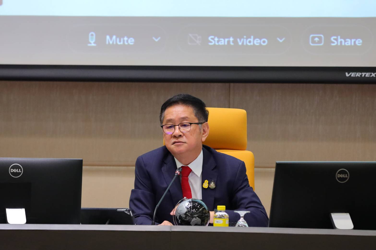 รัฐมนตรีว่าการกระทรวงดิจิทัลฯ เป็นประธานการประชุมมอบนโยบายและแนวทางการดำเนินงานของ กระทรวงดิจิทัลเพื่อเศรษฐกิจและสังคม