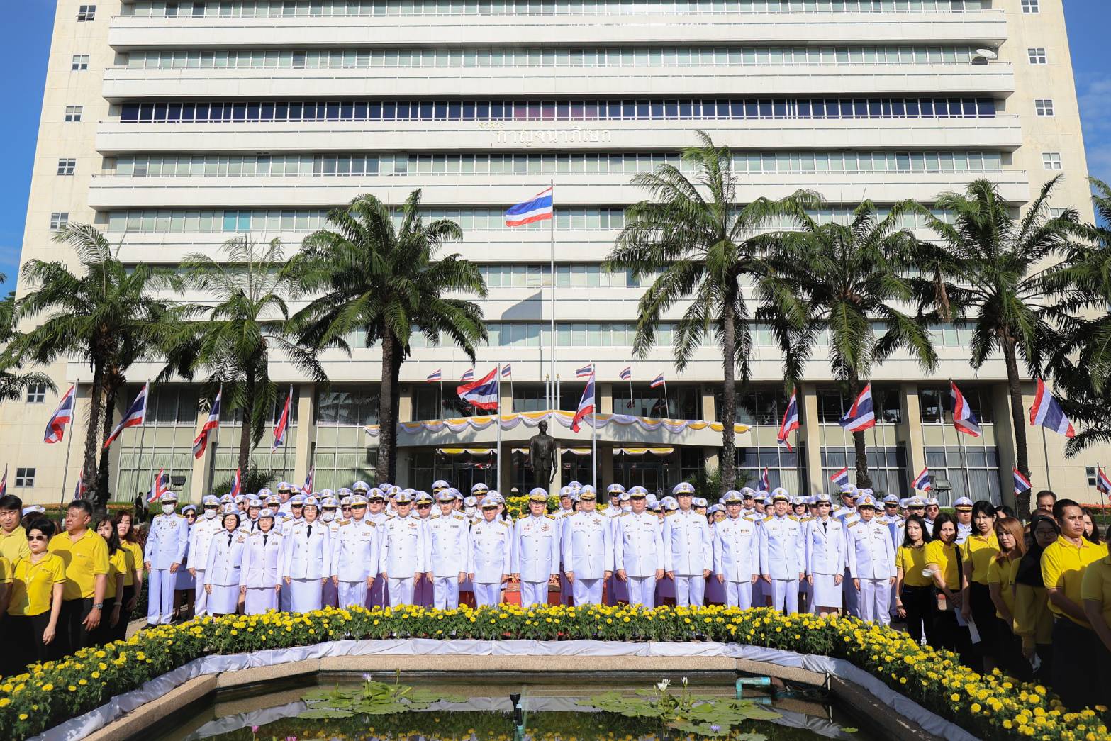 กระทรวงดีอี จัดพิธีน้อมรำลึกในพระมหากรุณาธิคุณ เนื่องในวันชาติและวันพ่อแห่งชาติ 5 ธันวาคม 2566