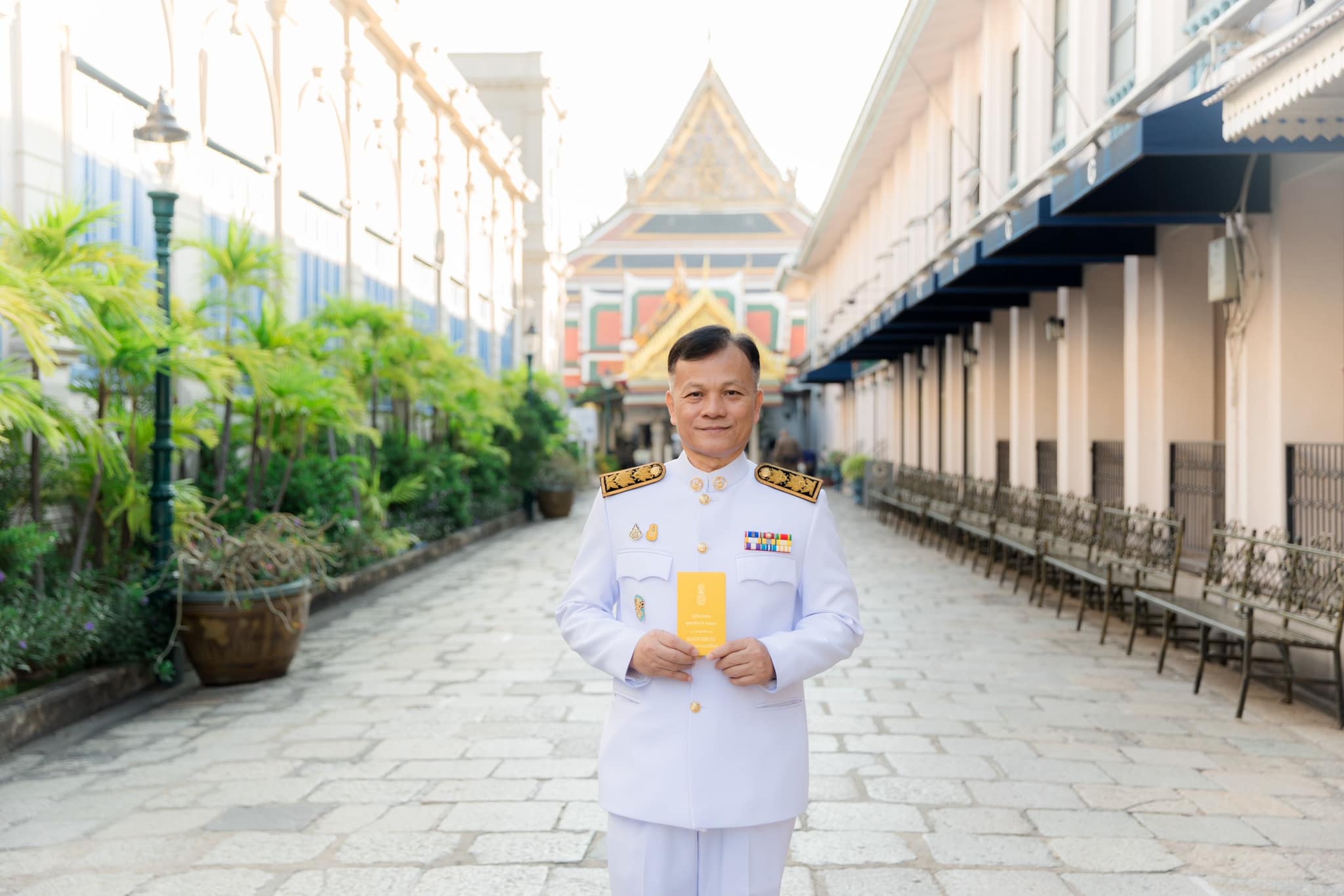 คณะผู้บริหาร สดช. ร่วมถวายแจกันดอกไม้ และลงนามถวายพระพร เนื่องในโอกาสวันขึ้นปีใหม่ 2567