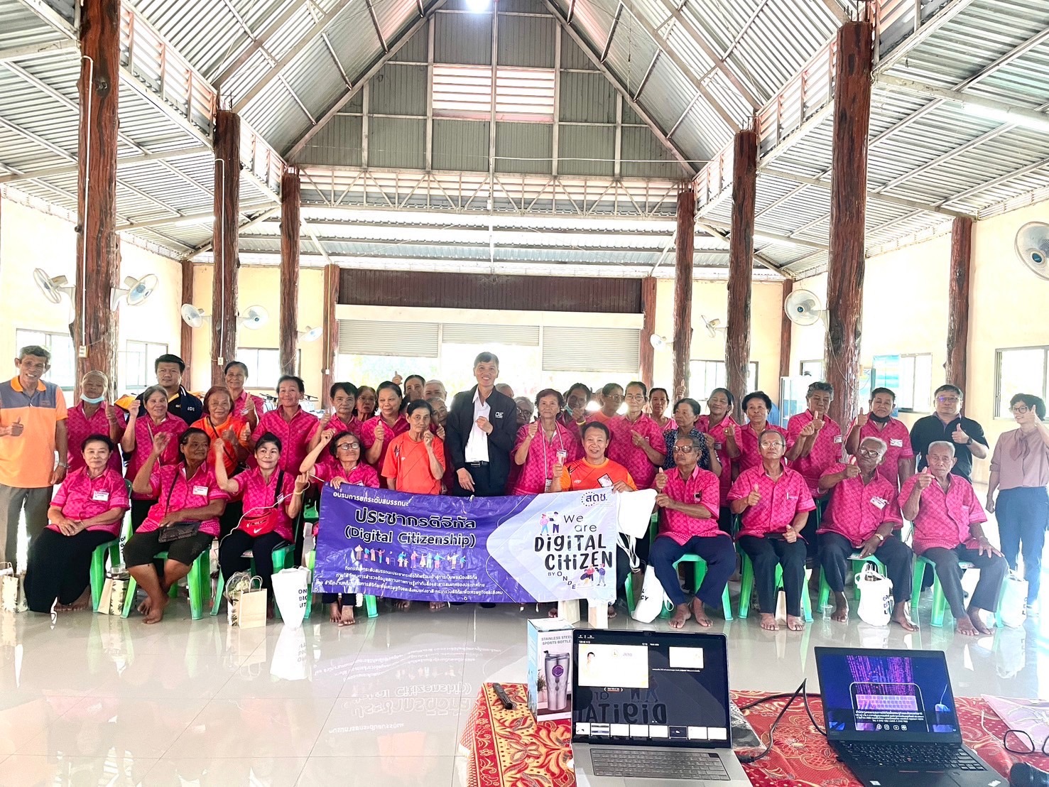 รองเลขาธิการ สดช. ลงพื้นที่กาญจนบุรี จัดฝึกอบรมกิจกรรมยกระดับสมรรถนะประชากรเพื่อให้พร้อมเข้าสู่การเป็นพลเมืองดิจิทัลอย่างต่อเนื่อง