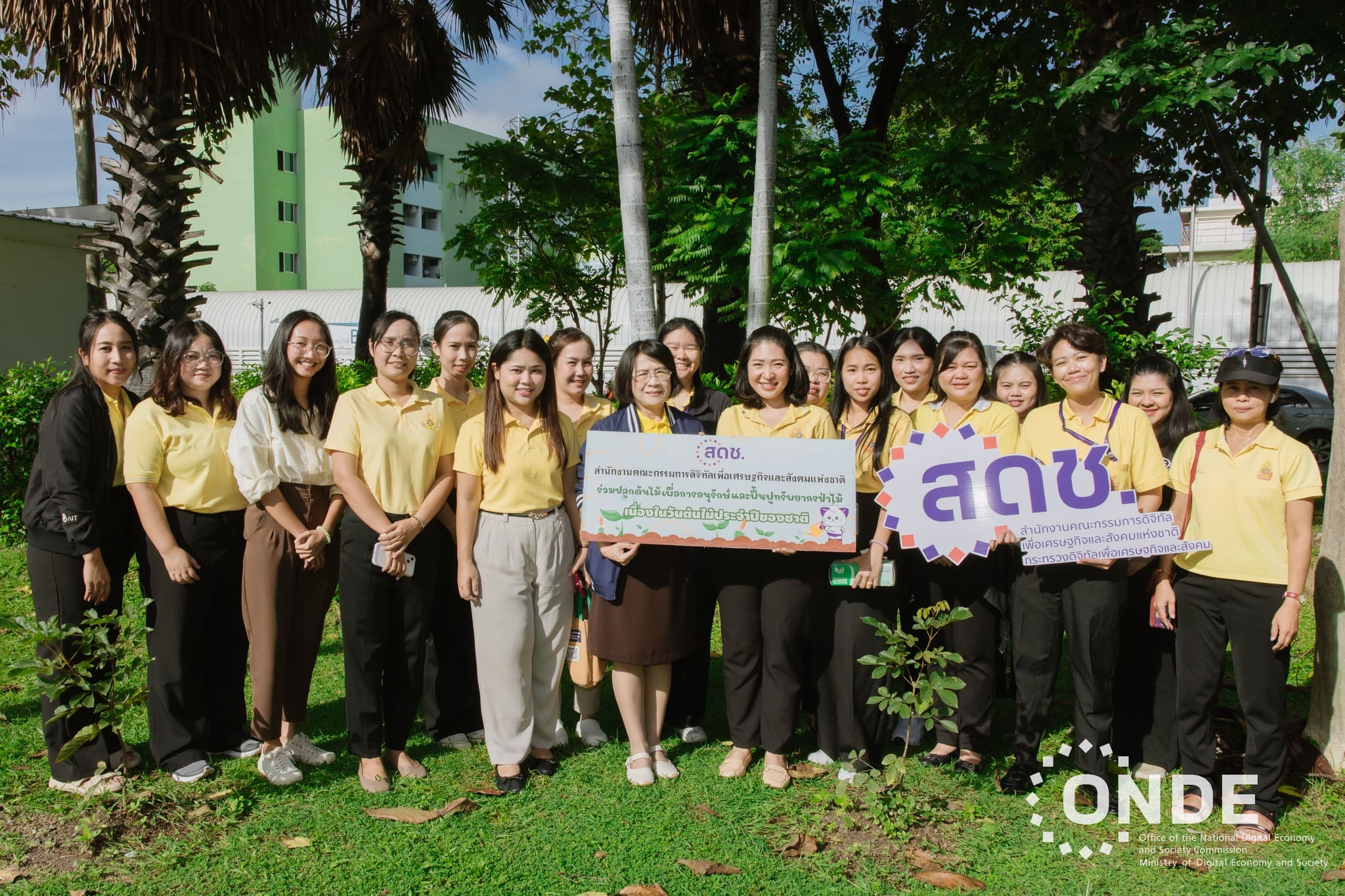 สดช. ร่วมทำกิจกรรมวันรักต้นไม้ประจำปีของชาติ พ.ศ. 2567