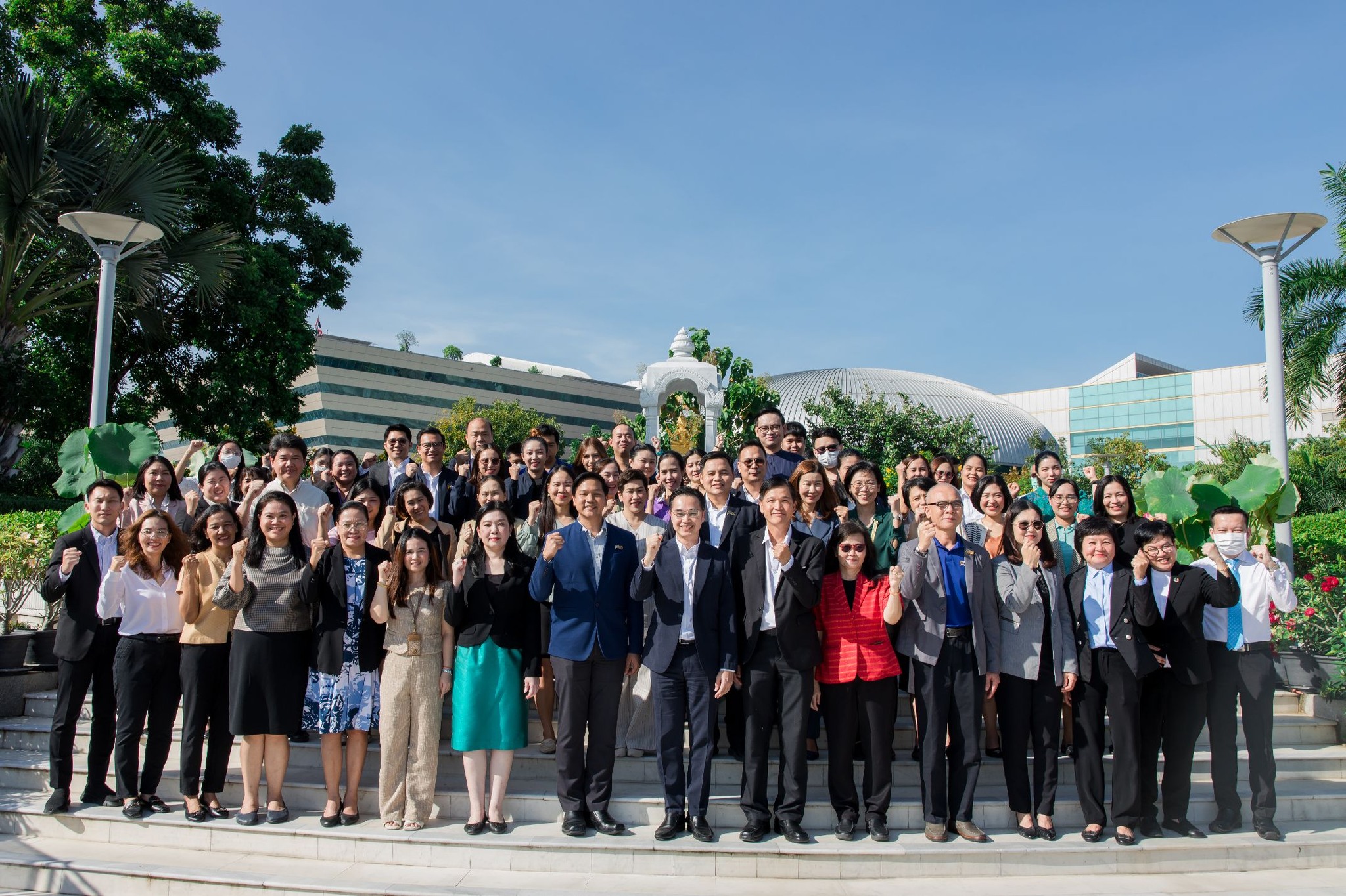 เลขาธิการ สดช. นำคณะถวายสักการะพระพรหม เนื่องในโอกาสเข้ารับตำแหน่งใหม่