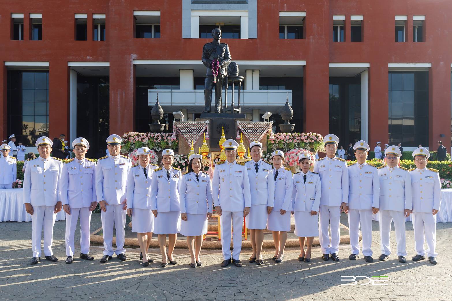 เวทางค์ นำคณะข้าราชการ BDE ร่วมพิธีวางพานพุ่มถวายเครื่องราชสักการะ เนื่องในโอกาสวันสื่อสารแห่งชาติ ประจำปี 2568