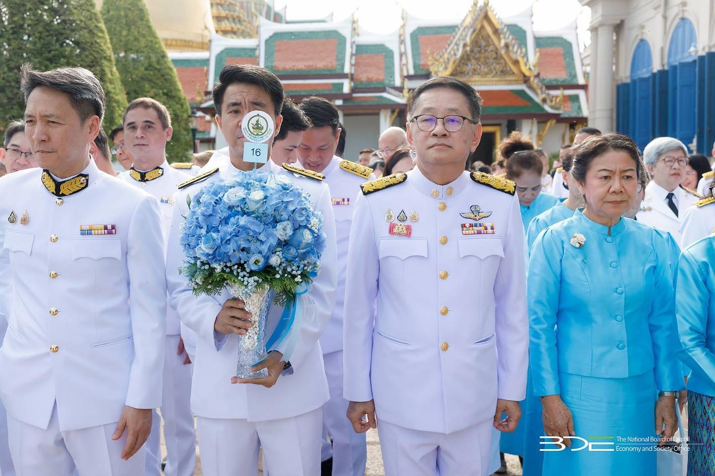 เวทางค์ นำคณะข้าราชการ BDE ร่วมน้อมถวายแจกันดอกไม้ และลงนามถวายพระพรชัยมงคล เนื่องในโอกาสวันเฉลิมพระชนมพรรษา 12 สิงหาคม 2568 สมเด็จพระนางเจ้าสิริกิติ์ พระบรมราชินีนาถ พระบรมราชชนนีพันปีหลวง