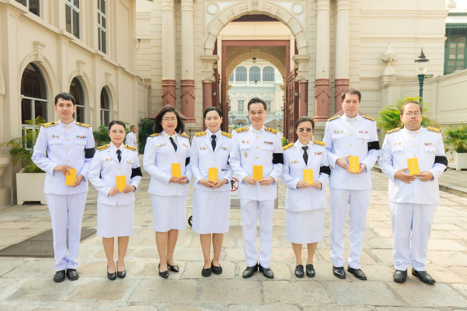 BDE ร่วมถวายแจกันดอกไม้และลงนามถวายพระพร เนื่องในวันขึ้นปีใหม่ 2569