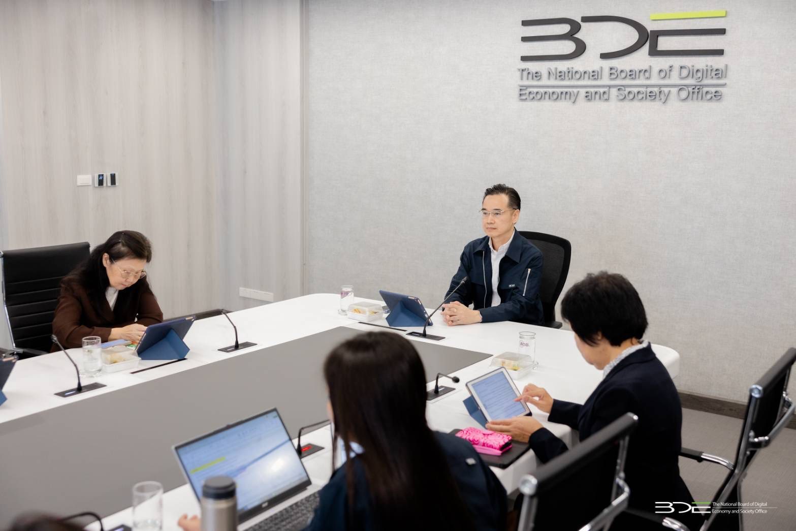 BDE จัดประชุมคณะกรรมการสรรหาและคัดเลือกข้าราชการและจัดทำกรอบการสั่งสมประสบการณ์ภาพรวมของข้าราชการผู้มีผลสัมฤทธิ์สูง