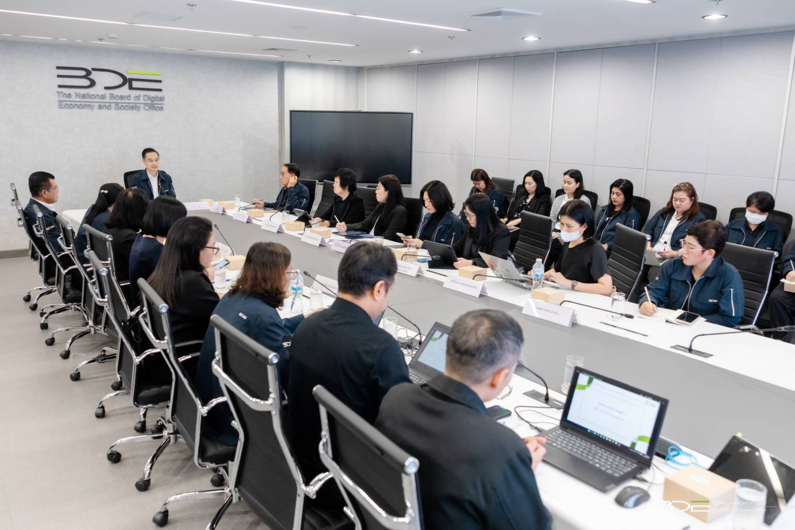 BDE ประชุมหารือผู้บริหาร พร้อมมอบนโยบายและติดตามผลการดำเนินงานโครงการที่สำคัญ