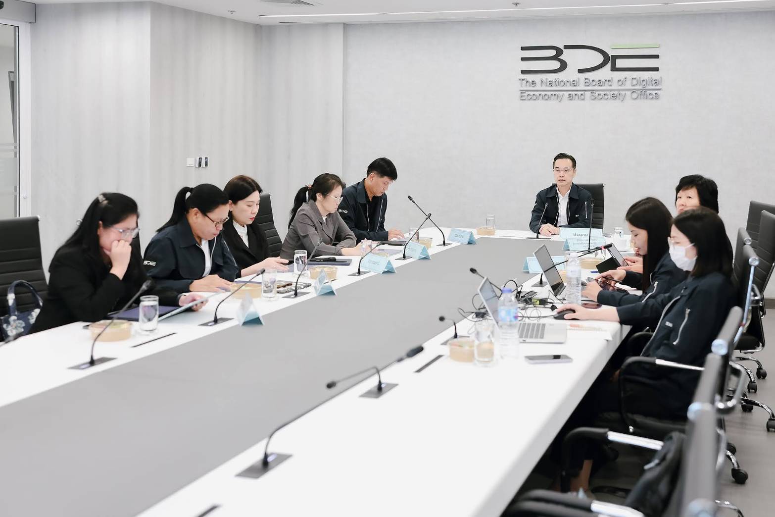 BDE จัดประชุม อ.ก.พ. สำนักงานคณะกรรมการดิจิทัลเพื่อเศรษฐกิจและสังคมแห่งชาติ