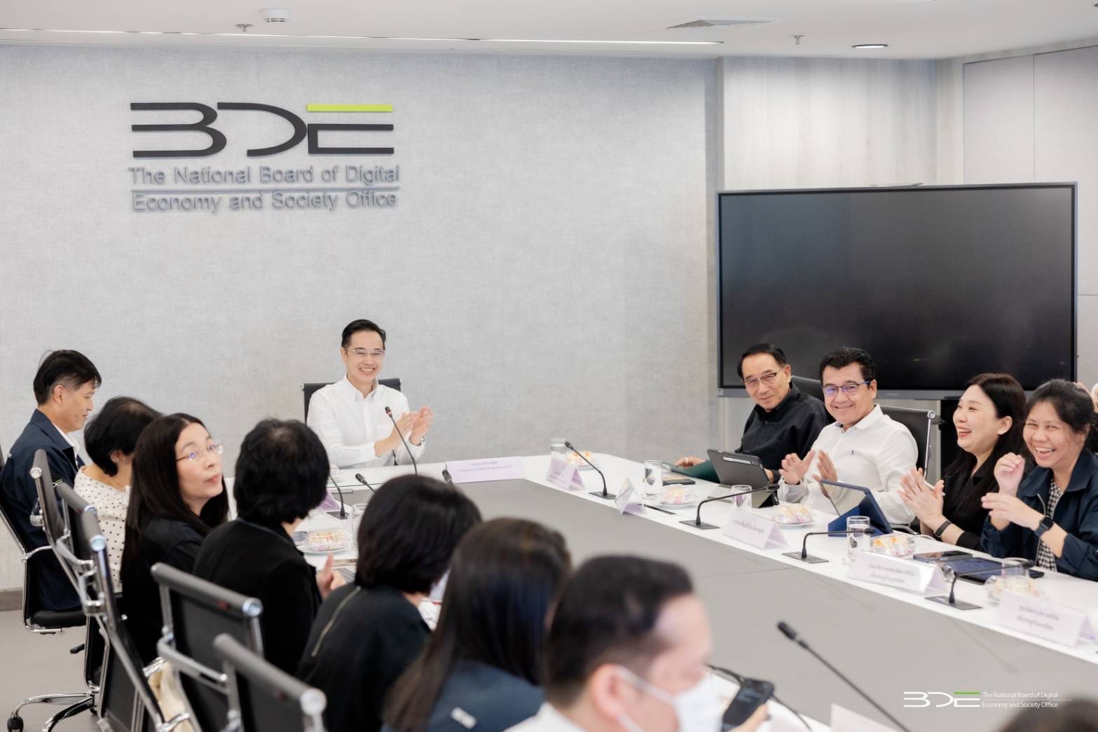 BDE ประชุมหารือผู้บริหาร พร้อมมอบนโยบายและติดตามผลการดำเนินงานโครงการที่สำคัญ