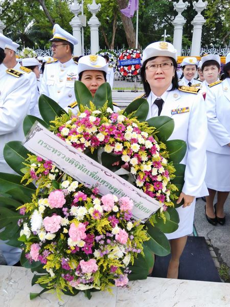 สดช. ร่วมพิธีวางพวงมาลาถวายราชสักการะพระบรมราชานุสาวรีย์พระบาทสมเด็จพระปกเกล้าเจ้าอยู่หัว เนื่องในวันที่ระลึกพระบาทสมเด็จพระปกเกล้าเจ้าอยู่หัว