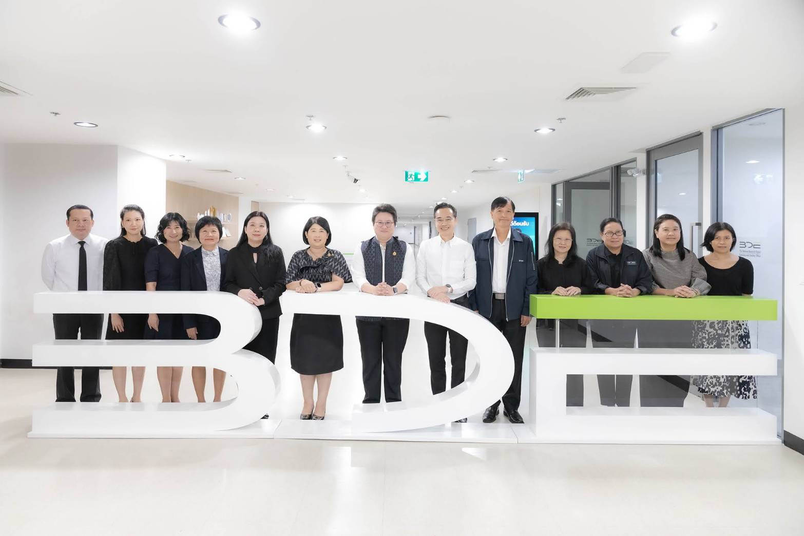 BDE เปิดบ้านต้อนรับ รมช.ดีอี ในโอกาสตรวจเยี่ยมติดตามการดำเนินงาน และมอบนโยบาย เพื่อยกระดับบริการประชาชน บูรณาการข้อมูล ลดความเหลื่อมล้ำทางดิจิทัล