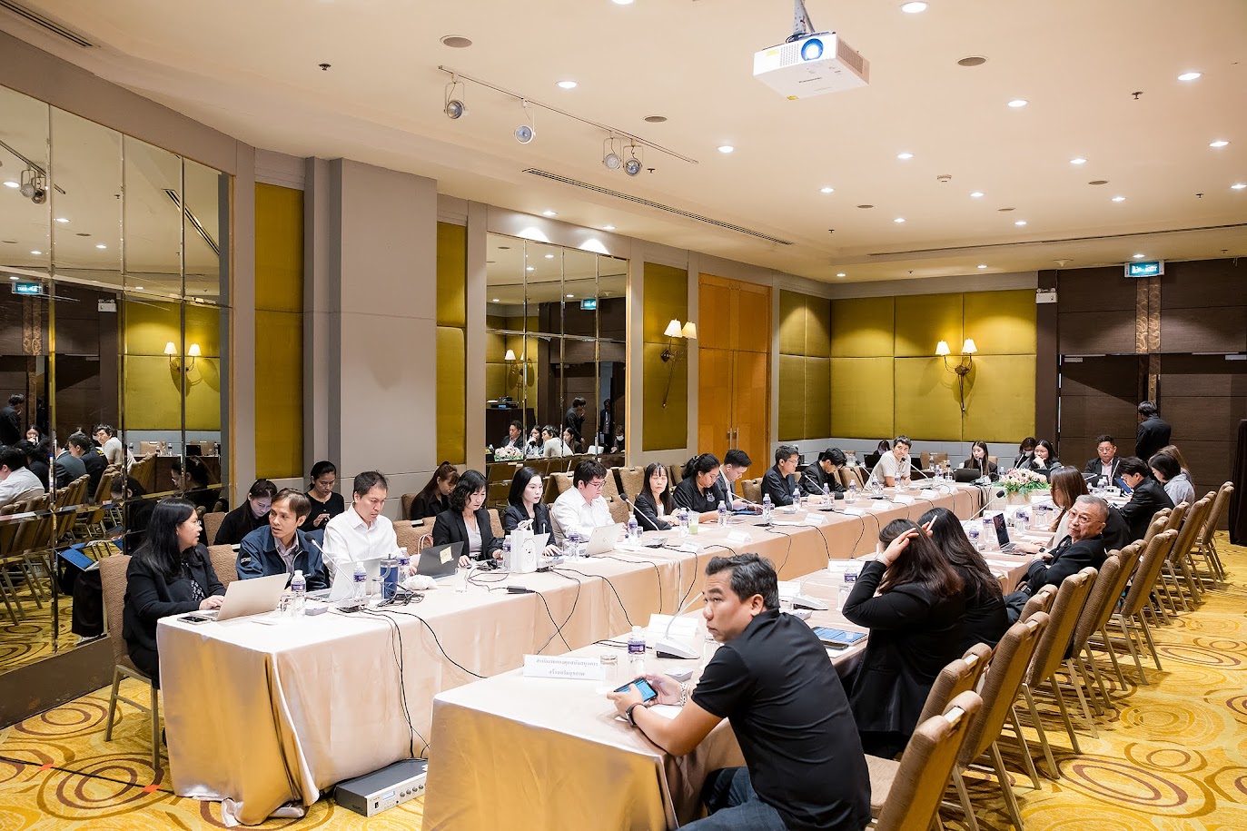 BDE จัดประชุมสัมมนาเชิงวิชาการ เพื่อทบทวนและปรับปรุงรายละเอียดยุทธศาสตร์และแผนงานภายใต้นโยบายและแผนระดับชาติว่าด้วยการพัฒนาดิจิทัลเพื่อเศรษฐกิจและสังคม