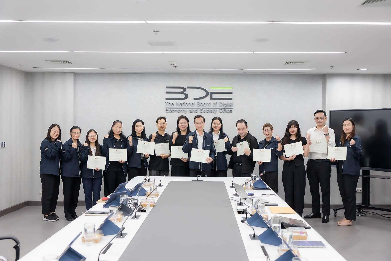 BDE จัดประชุมคณะทำงานขับเคลื่อนองค์กรคุณธรรม พร้อมมอบเกียรติบัตรยกย่ององค์กรคุณธรรม ประจำปีงบประมาณ พ.ศ. 2568 ระดับคุณธรรมต้นแบบ