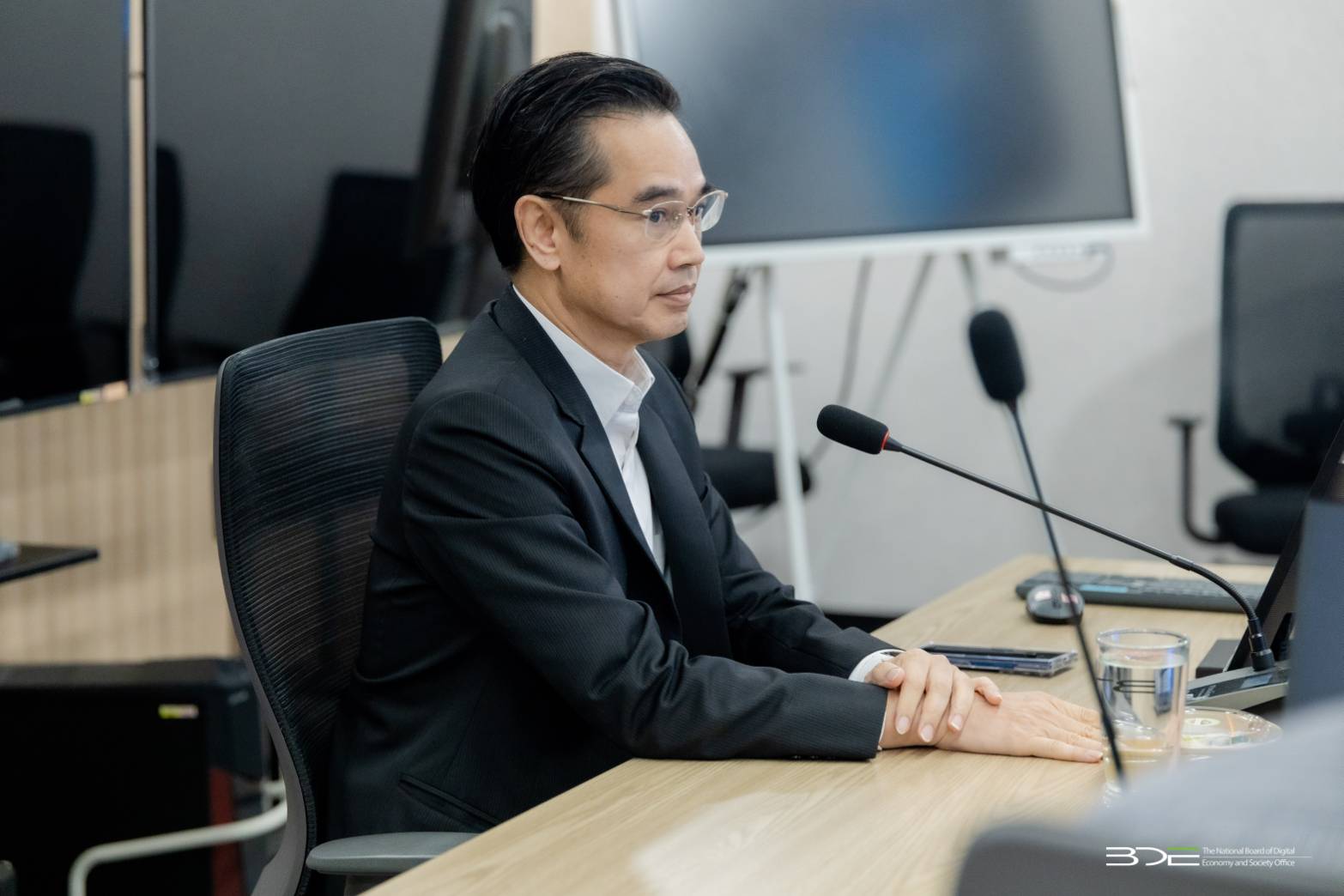 BDE จัดประชุมเพื่อพิจารณาผลการศึกษาวิเคราะห์ประมาณการขนาดเศรษฐกิจและการคาดการณ์การเติบโตทางเศรษฐกิจในอุตสาหกรรมโครงสร้างพื้นฐานด้านดิจิทัลและอวกาศ