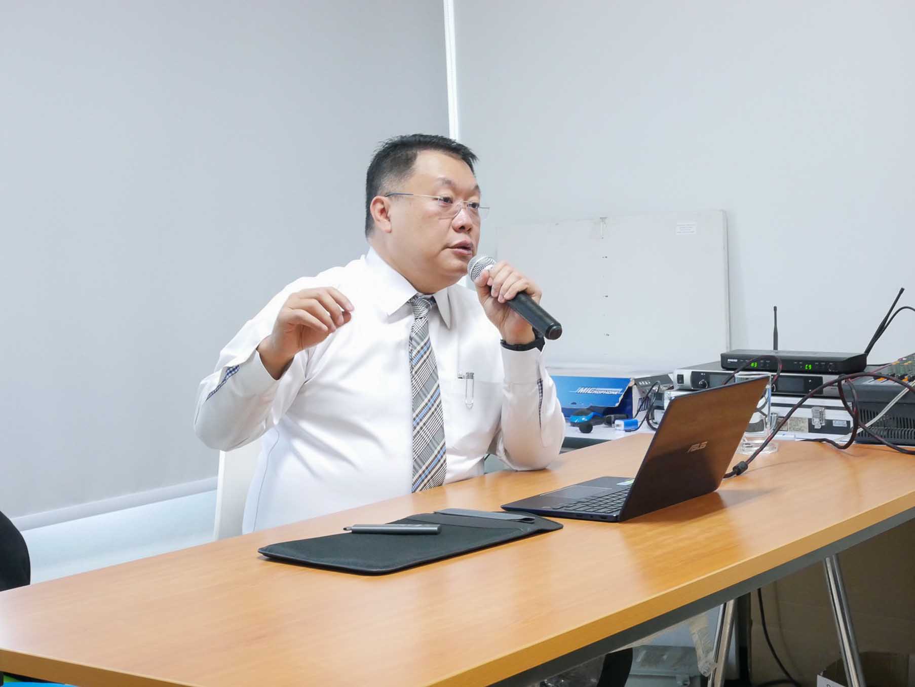 นายพลวรรธน์ วิทูรกลชิต รองเลขาธิการ สดช. ได้รับเชิญไปบรรยายในหัวข้อ “ทิศทางการพัฒนาเทคโนโลยีดิจิทัลยุคใหม่ด้านงานสาธารณสุข” ณ บริษัท ซิลิคอน คราฟท์ เทคโนโลยี จำกัด 