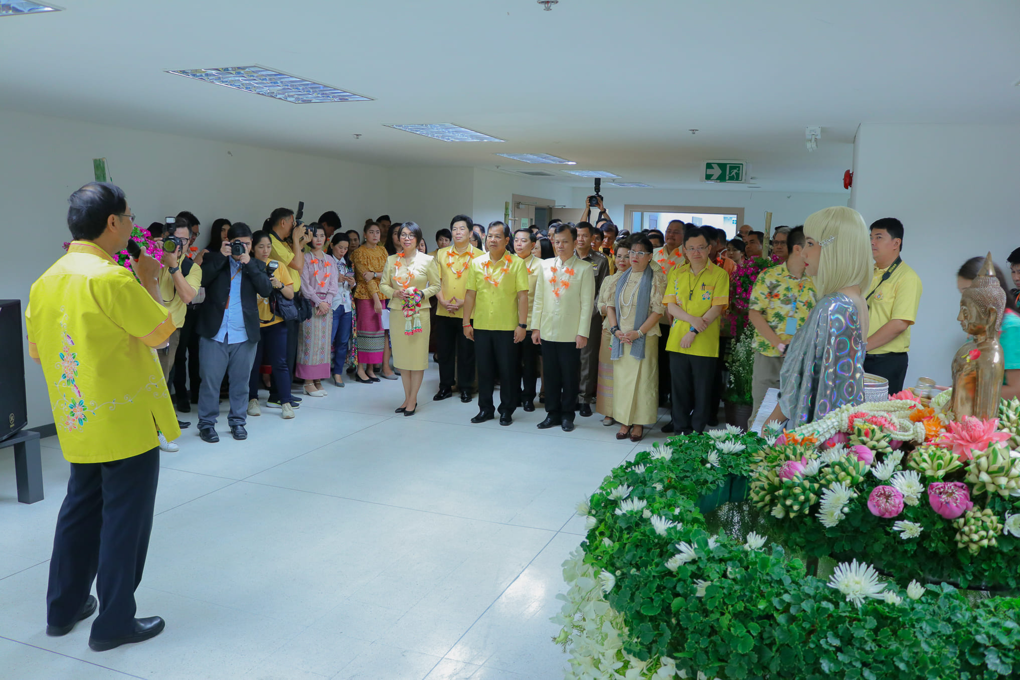 ลดช.และ รดช.เป็นผู้บริหาร เข้าร่วมในพิธีรดน้ำขอพร รัฐมนตรีว่าการกระทรวงฯ และ ผู้ช่วยรัฐมนตรีประจำกระทรวงดิจิทัลเพื่อเศรษฐกิจและสังคม เนื่องในโอกาสเทศกาลสงกรานต์ 2562