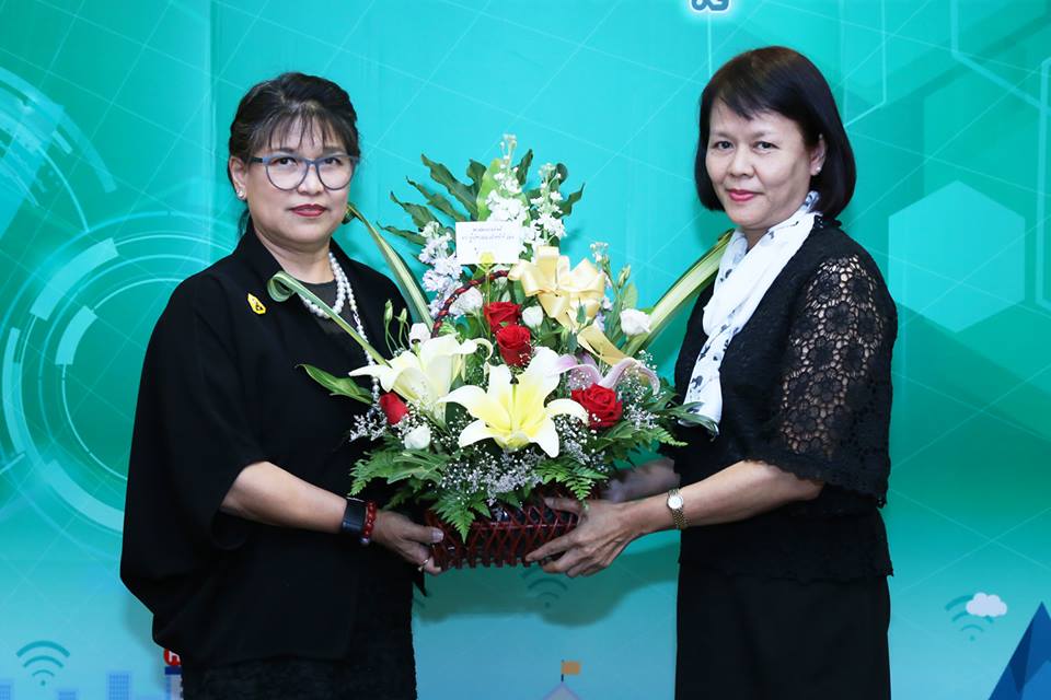 เลขาธิการ สดช. มอบนโยบาย และรับมอบกระเช้าดอกไม้แสดงความยินดีจากข้าราชการ และเจ้าหน้าที่ สดช.