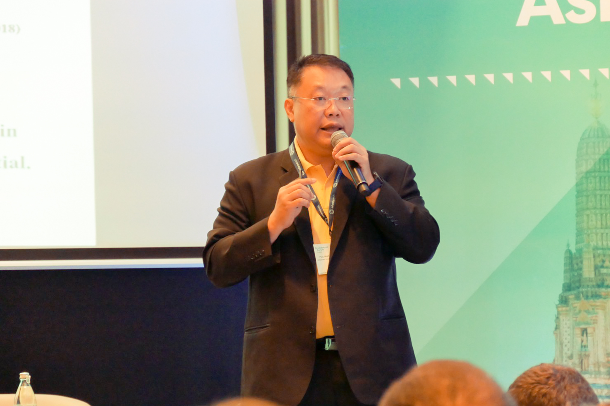 นายพลวรรธน์ วิทูรกลชิต รองเลขาธิการ สดช. เป็นวิทยากรบรรยายหัวข้อ “Driving Thailand through Digital Development” ในงานการประชุมระดับนานาชาติ Broadband Forum Asia ในหัวข้อ “Beyond Connectivity – Driving