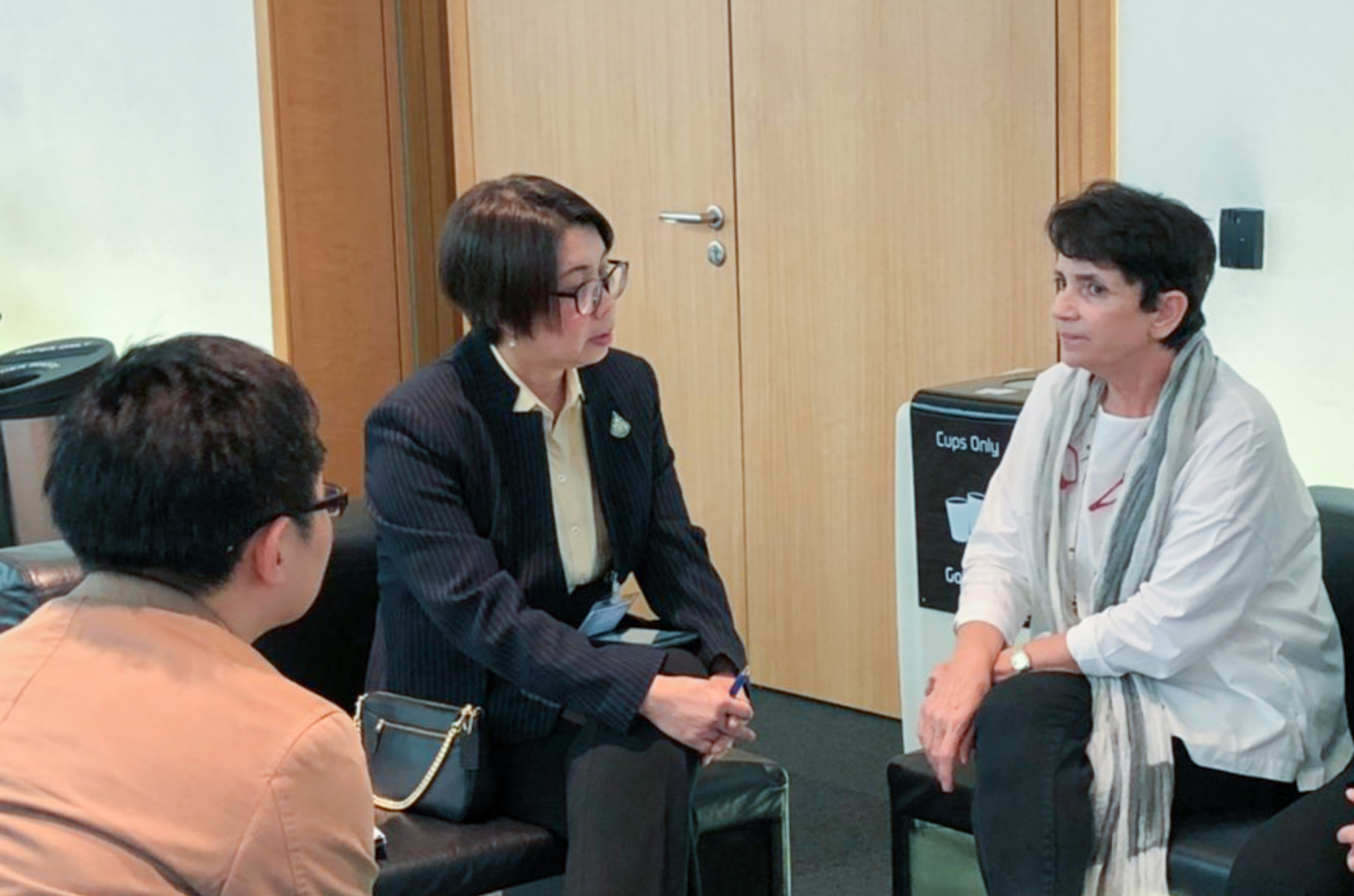 เลขาธิการคณะกรรมการดิจิทัลเพื่อเศรษฐกิจและสังคมแห่งชาติหารือทวิภาคีกับ Ms. Anne Carblanc, Head of Digital Economy Division องค์การเพื่อความร่วมมือทางเศรษฐกิจและการพัฒนา หรือ OECD