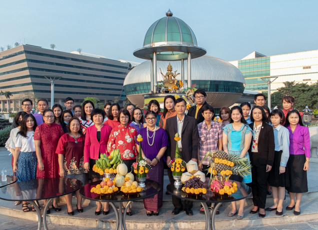 เลขาธิการ สดช.สักการะท้าวมหาพรหมเนื่องในโอกาส สดช. เข้าสู่ปีที่ 4